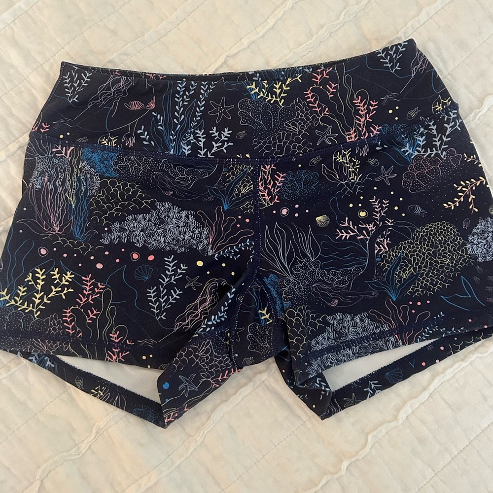 Born Primitive double take booty shorts size small in great condition!